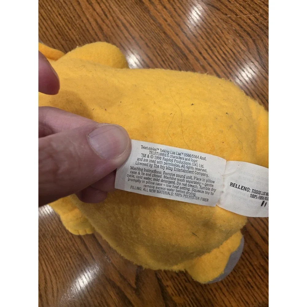1998 Hasbro Playskool Teletubbies Laa-Laa Talking Yellow Plush Doll Works Great